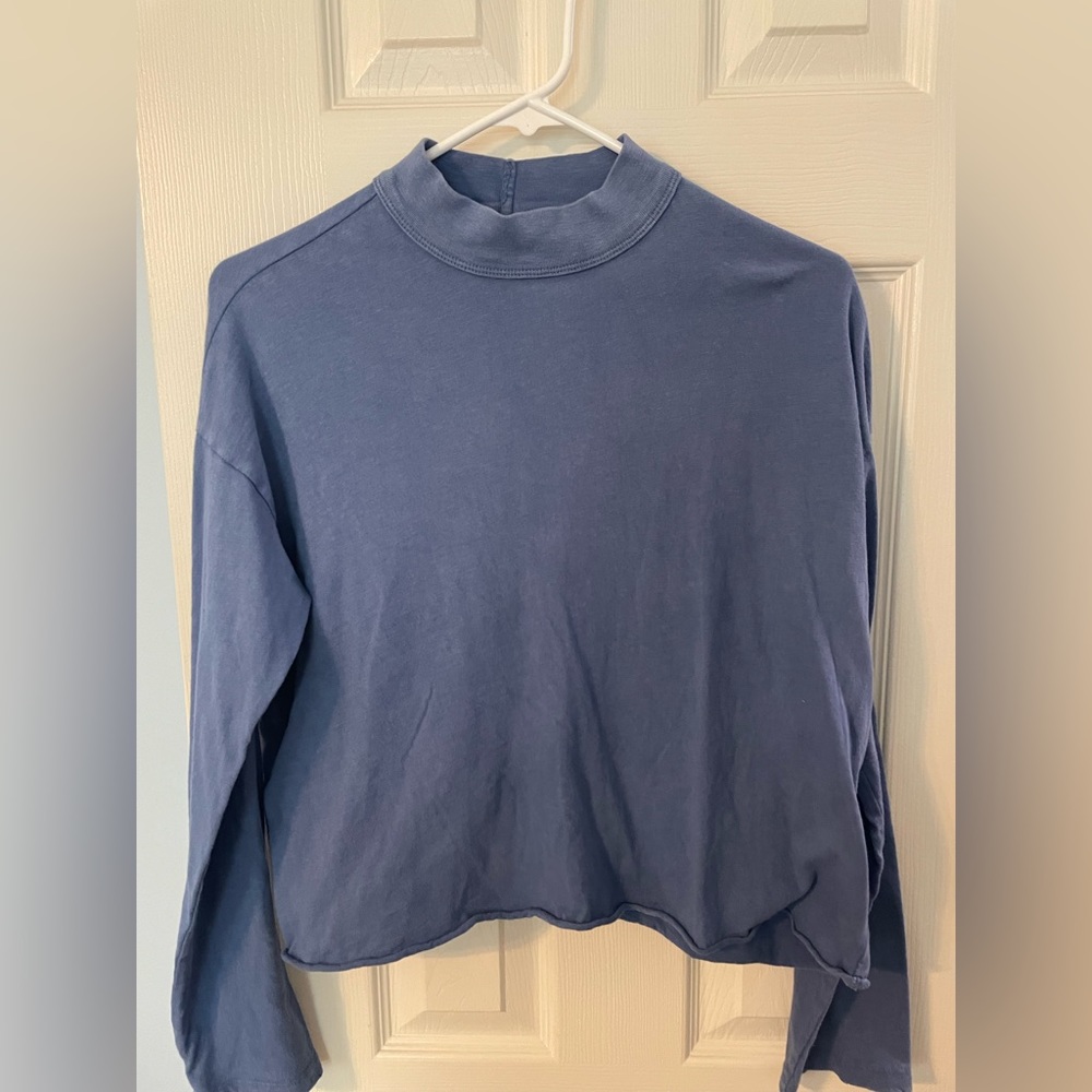 Women’s blue cropped long sleeve